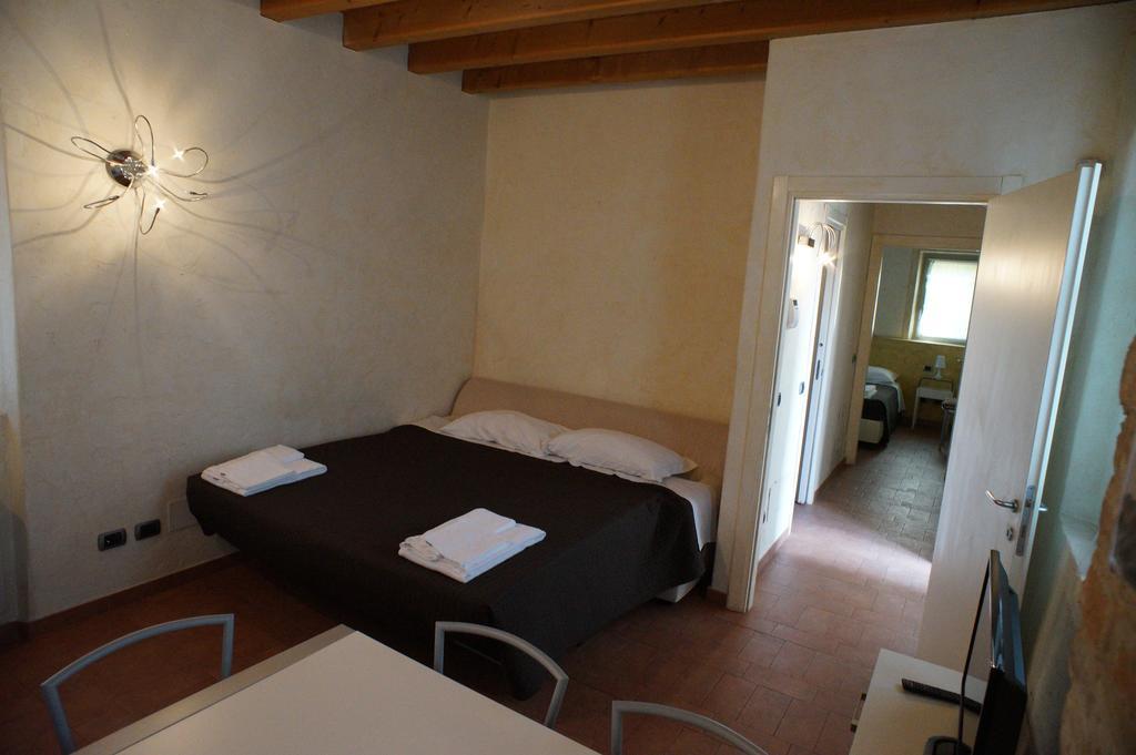 Corte Breda, Agriturismo Bed&Breakfast Chiari Exterior photo